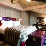 Отель Apogee Courchevel, Oetker