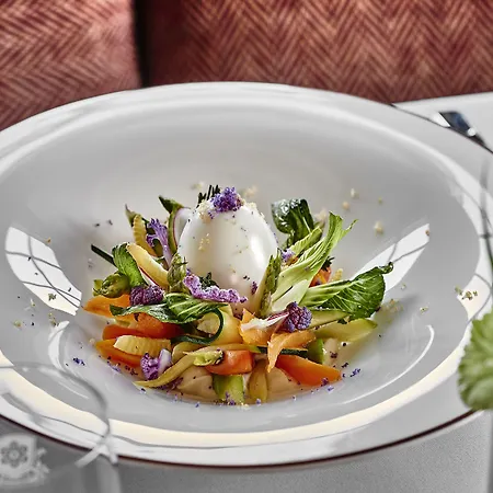 Apogee Courchevel, Oetker 5* קורשבל